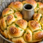 Read more about the article Easy Garlic Monkey Bread